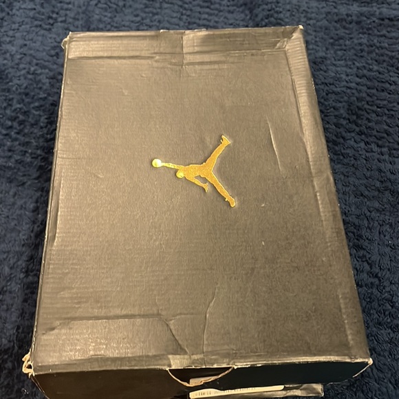 Air Jordan 11 Retro Low GS ‘Navy Gum’ - Picture 2 of 7